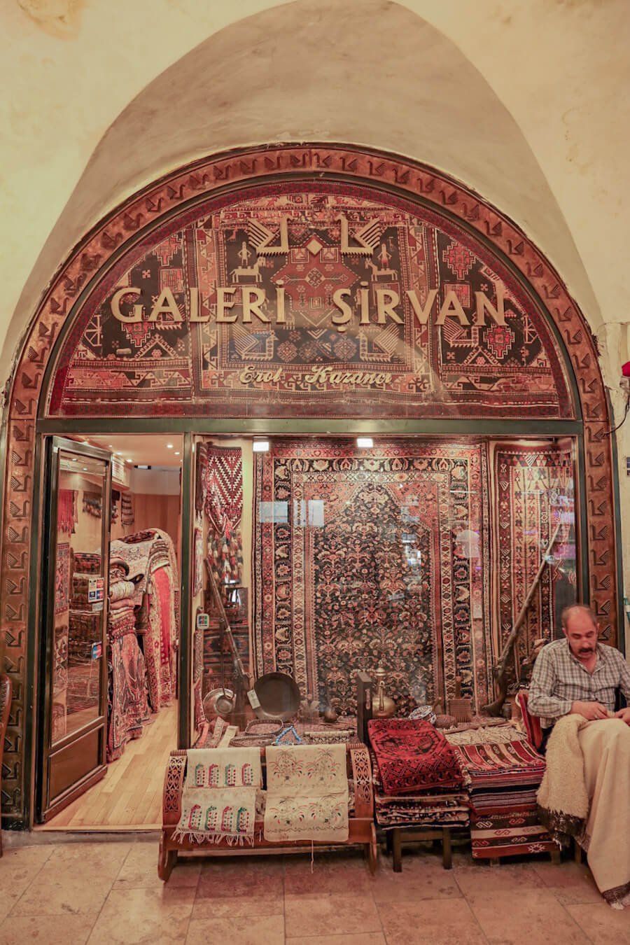 Galeri Sirvan Carpet shop with a beautiful shop window in the Grand Bazaar is one of the best places to buy a quality carpet in Istanbul when visiting.