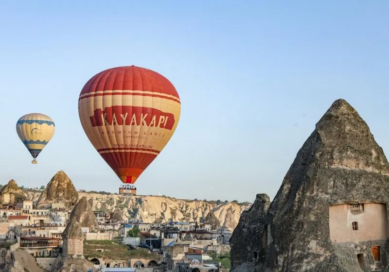 15 Best Cave Hotels in Cappadocia with a Hot Air Balloon View!