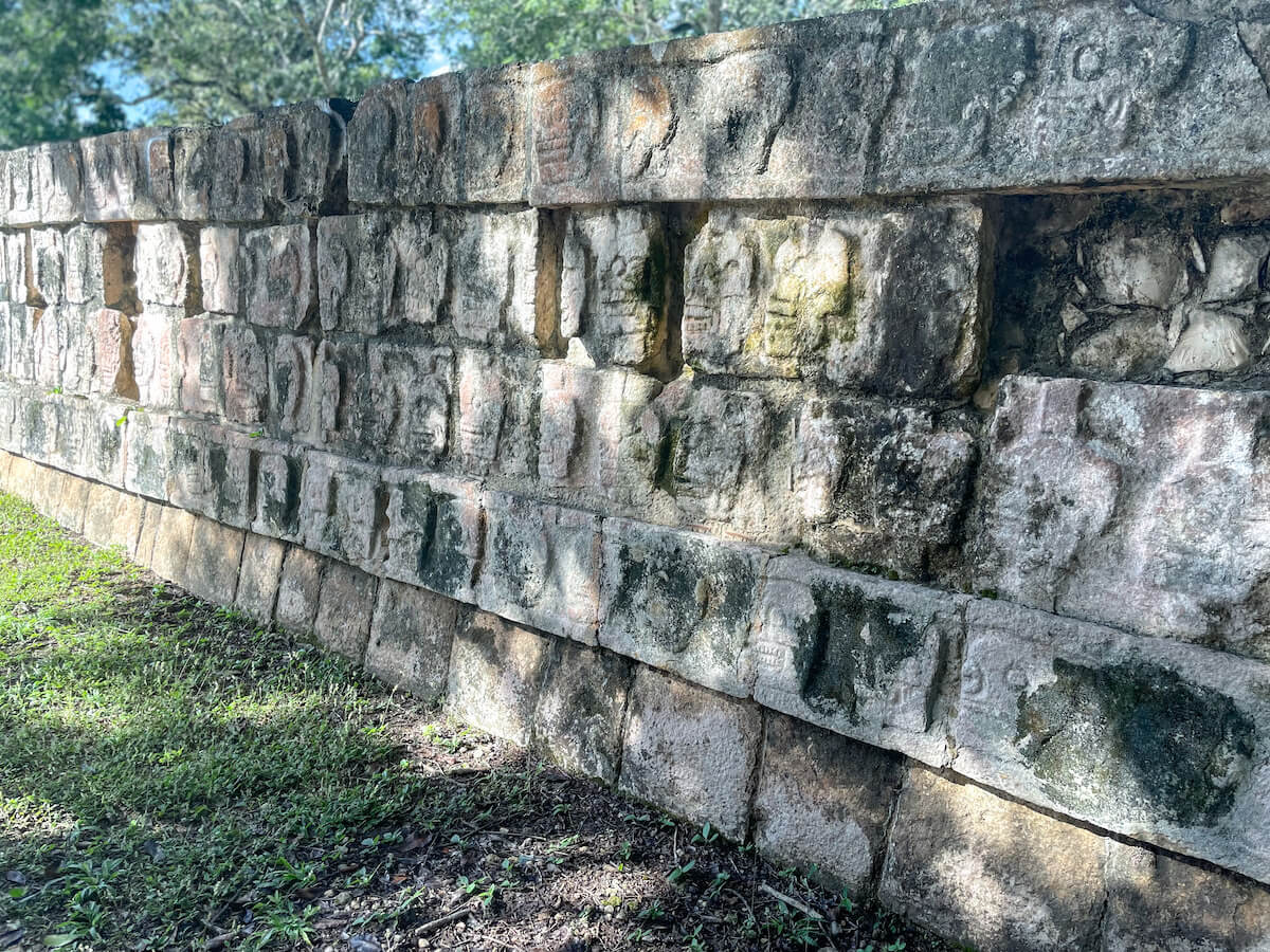 The wall of skulls at Chichén Itzá