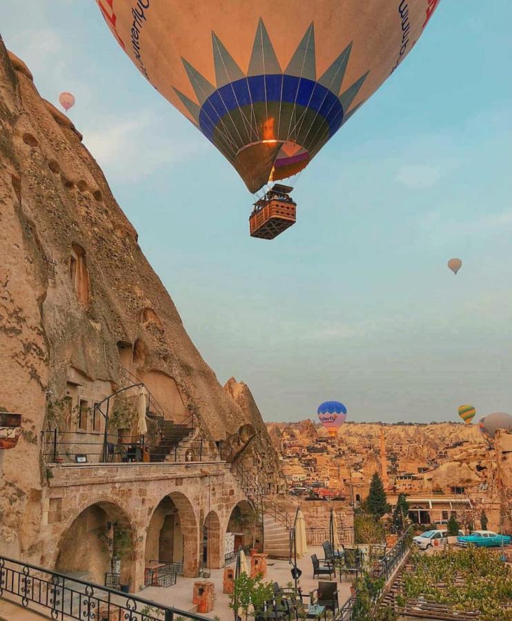 Elite Cave Suites cave room views and hot air balloon