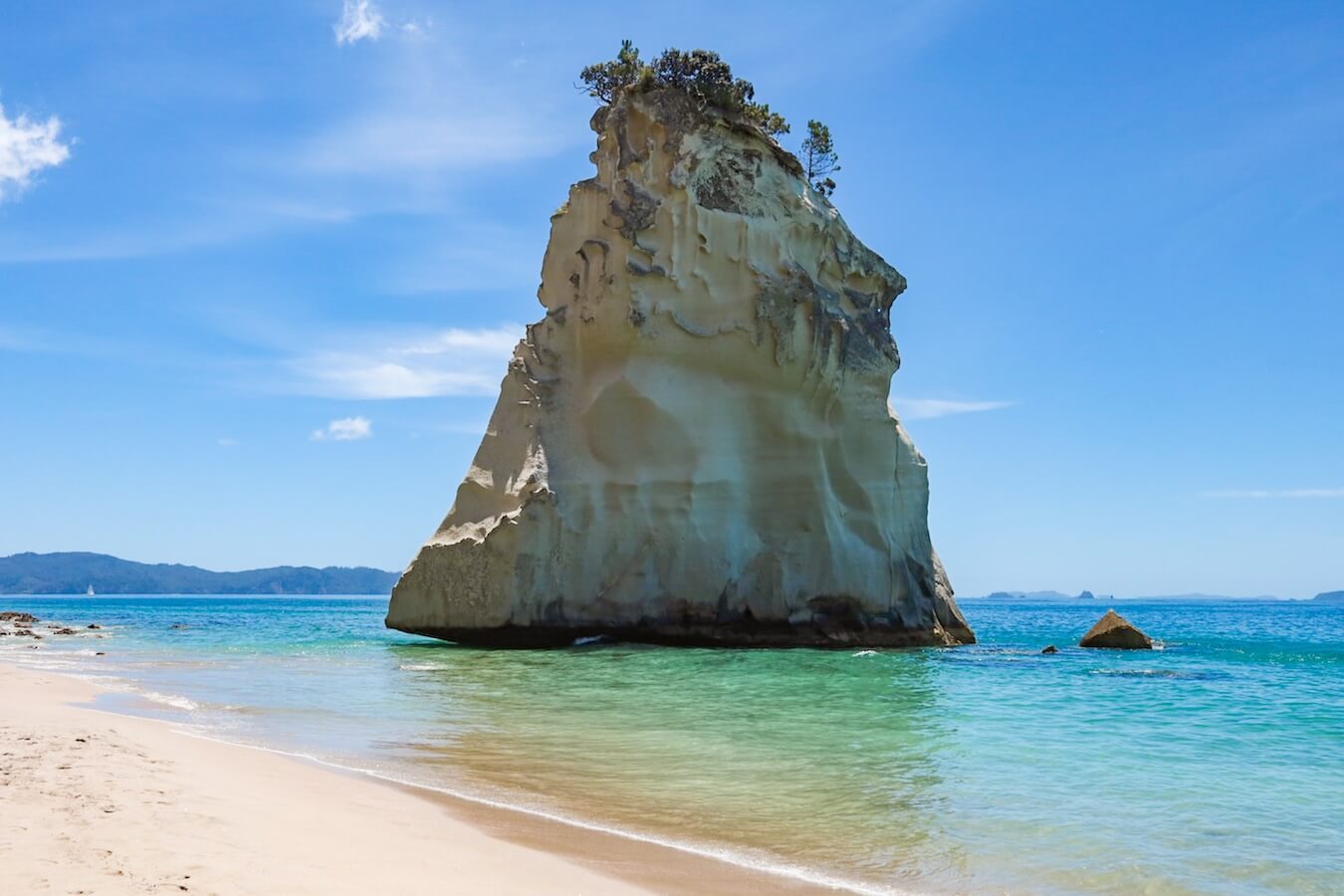 The iconic rock in the bay at Cathedral Cove