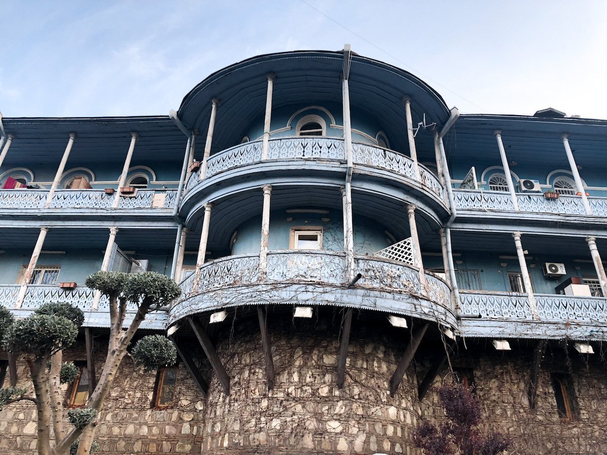 The old wall - 3 days in Tbilisi