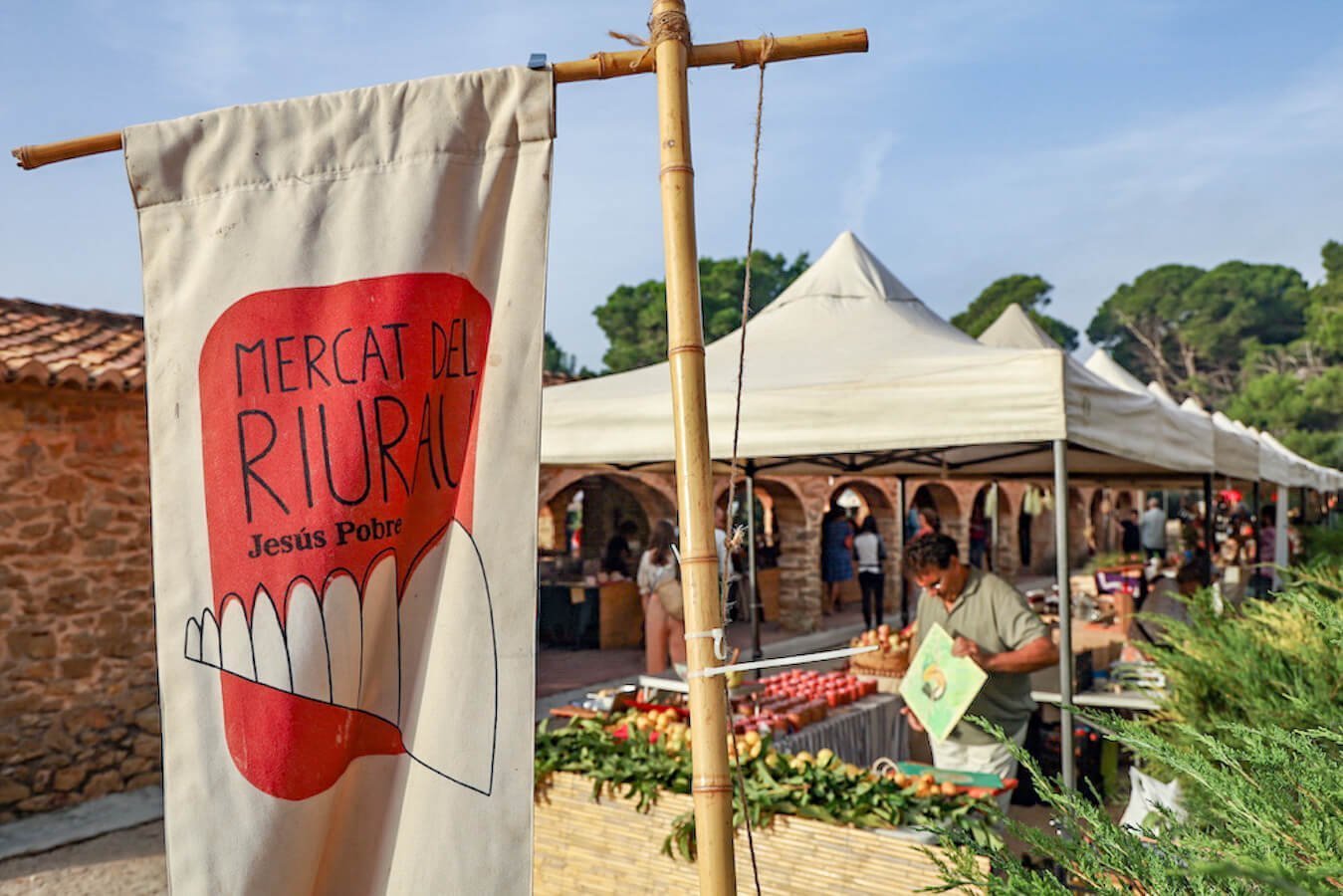 The Mercat del Riurau in Jesus Pobre in full swing on a Sunday is a popular place for holiday makers to visit.