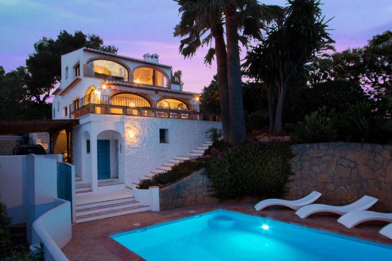 A holiday villa with pool available for rent in Spain