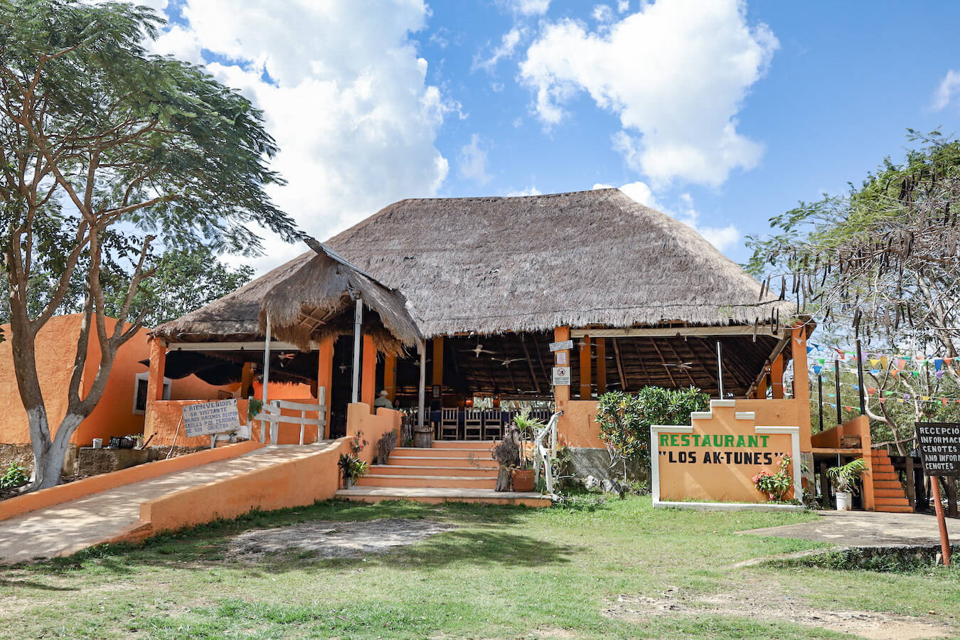 The restaurant "Los Ak-tunes" at Agua Dulce Adventures complex