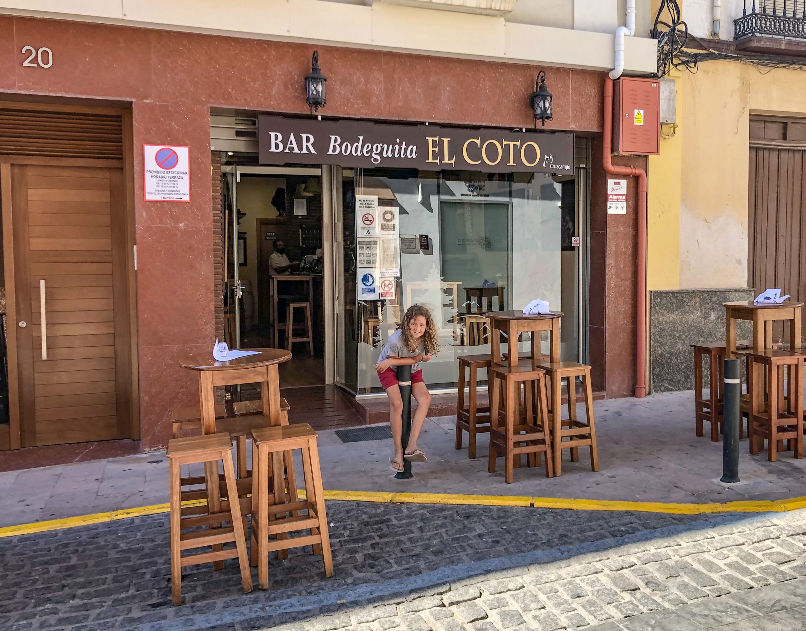 Child outside El Coto bar and bodequita at Ronda