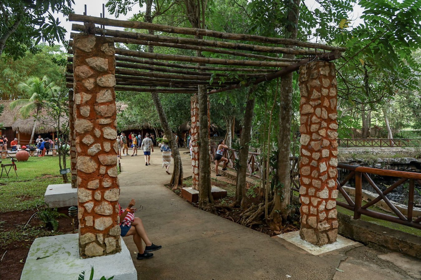 The path towards the shower, locker and changing facilities at Saamal Cenote and Selva Maya in Valladolid