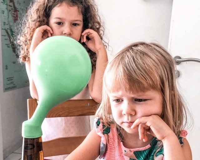 science experiment with expanding gases into a balloon