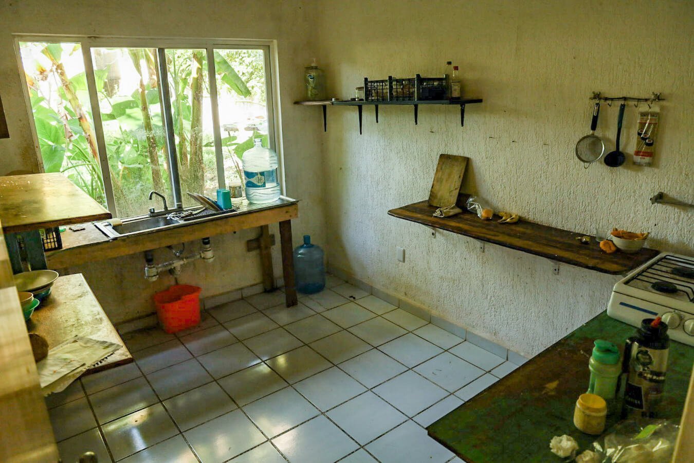 A shared kitchen facilities for volunteers on a Workaway in Mexico.