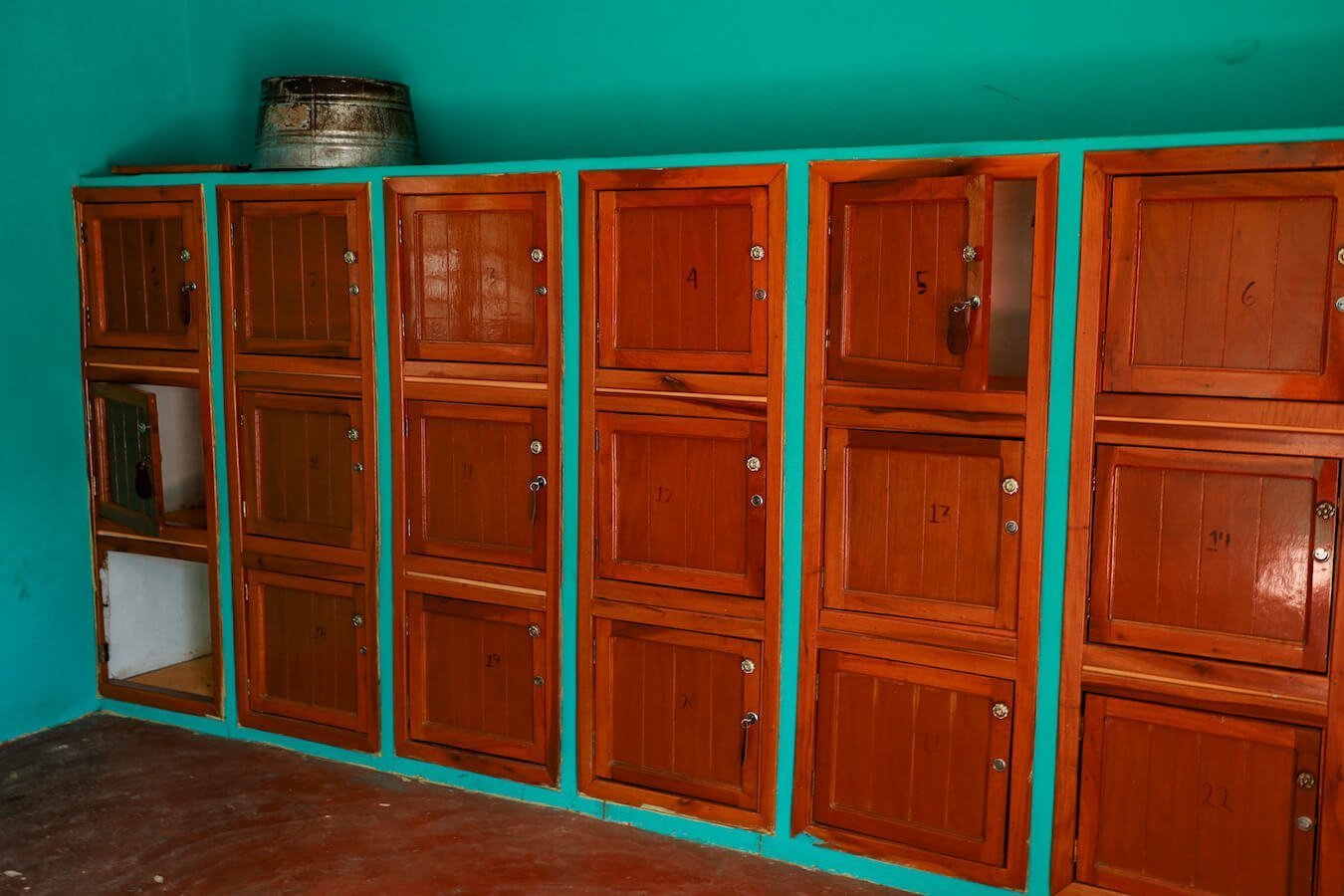 Free lockers inside the changing room at Xcanahaltun cenote